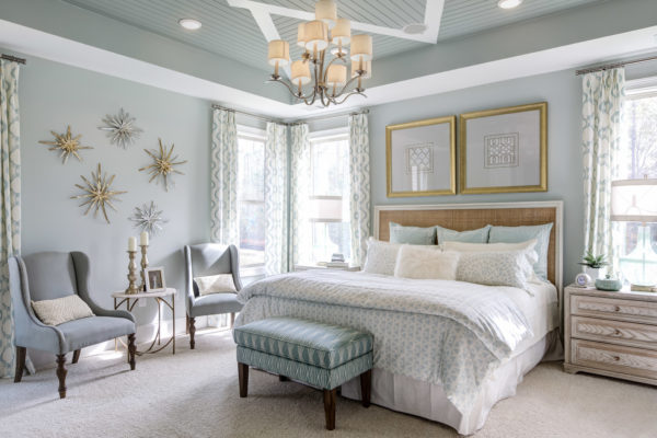 white and gold accents in a bedroom for a timeless and glamorous look