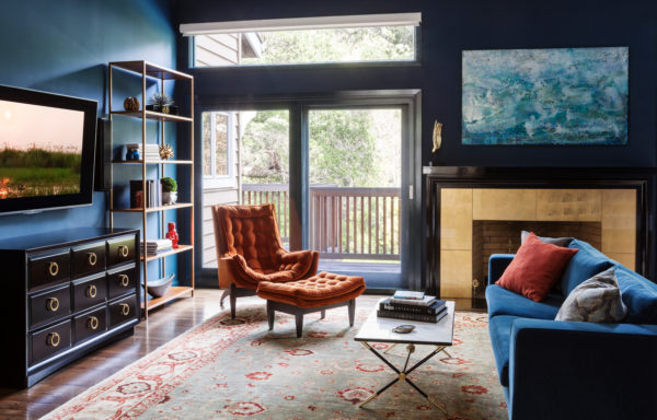 mix dark blue paint and furniture with subtle gold accents for an eclectic yet homey living room