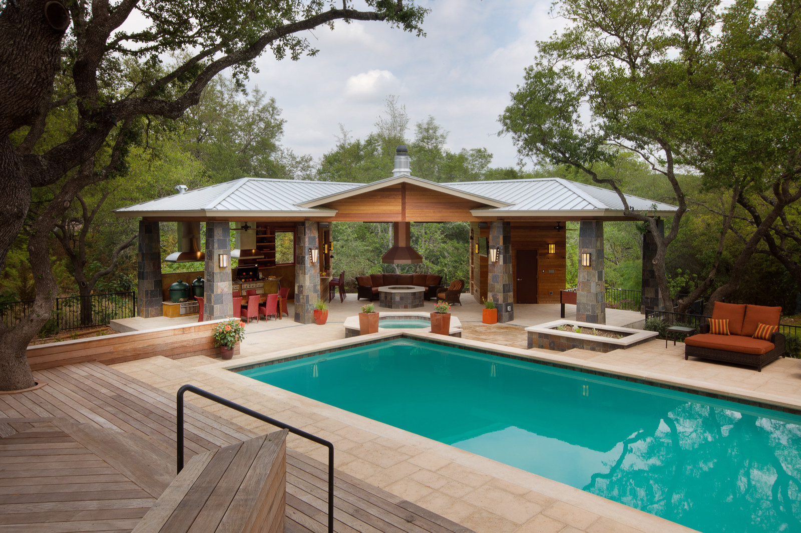 Small outdoor bathroom for pool