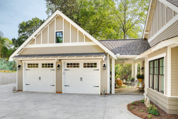 Stunning Detached Garage With Breezeway, How To Build A Breezeway From House Garage