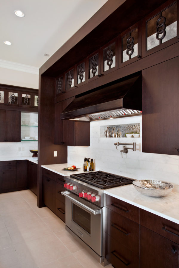 embody the charm of contrasts with this traditional and modern take of a white and brown kitchen