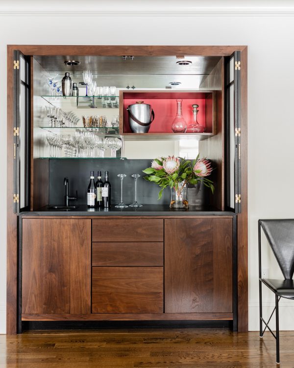 perfect idea to complement a small dark wood wet bar with black backsplash