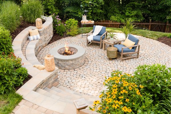 Inspiring Retaining Wall Fire Pit Ideas, How To Build A Wall Around Fire Pit