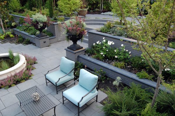 obsidian retaining wall cap is a beautiful idea to evoke a modern landscaping atmosphere