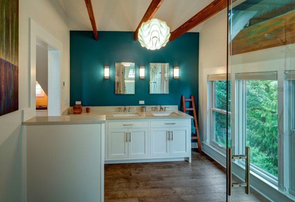 this teal accent wall uses benjamin moore’s venezuelan sea #2054-30 and wood ceiling beams for a cozy bathroom