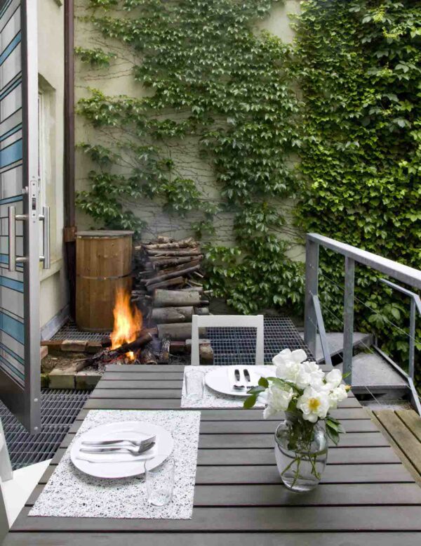 combine galvanized steel grating and wall vines for a cozy urban small backyard deck